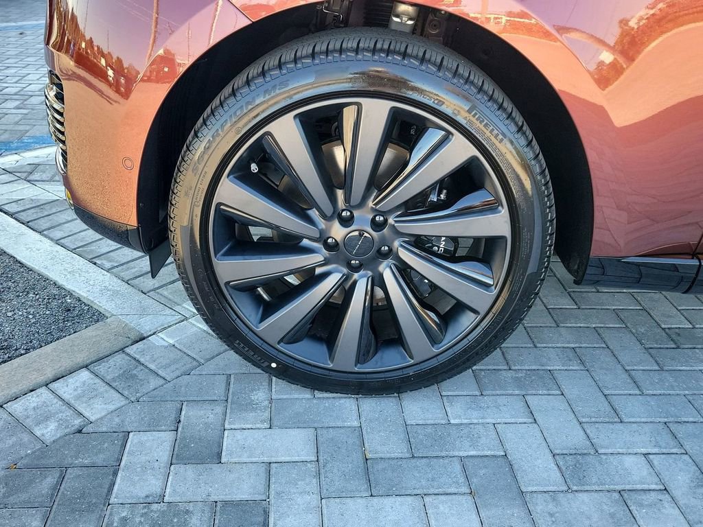 New 2026 Land Rover Range Rover SV image 13