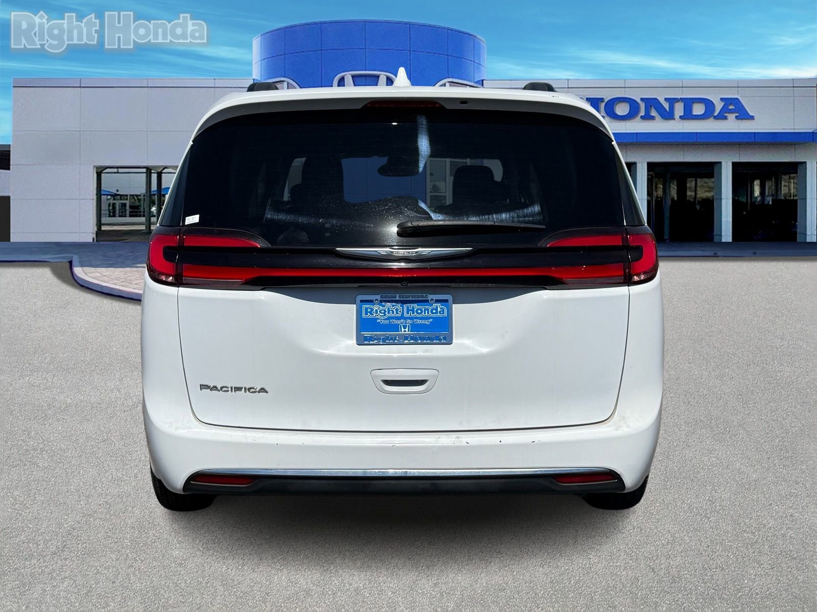 Used 2022 Chrysler Pacifica Touring-L image 7