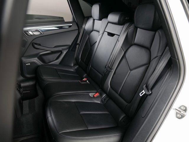 Certified 2023 Porsche Macan Turbo AWD/4WD image 13