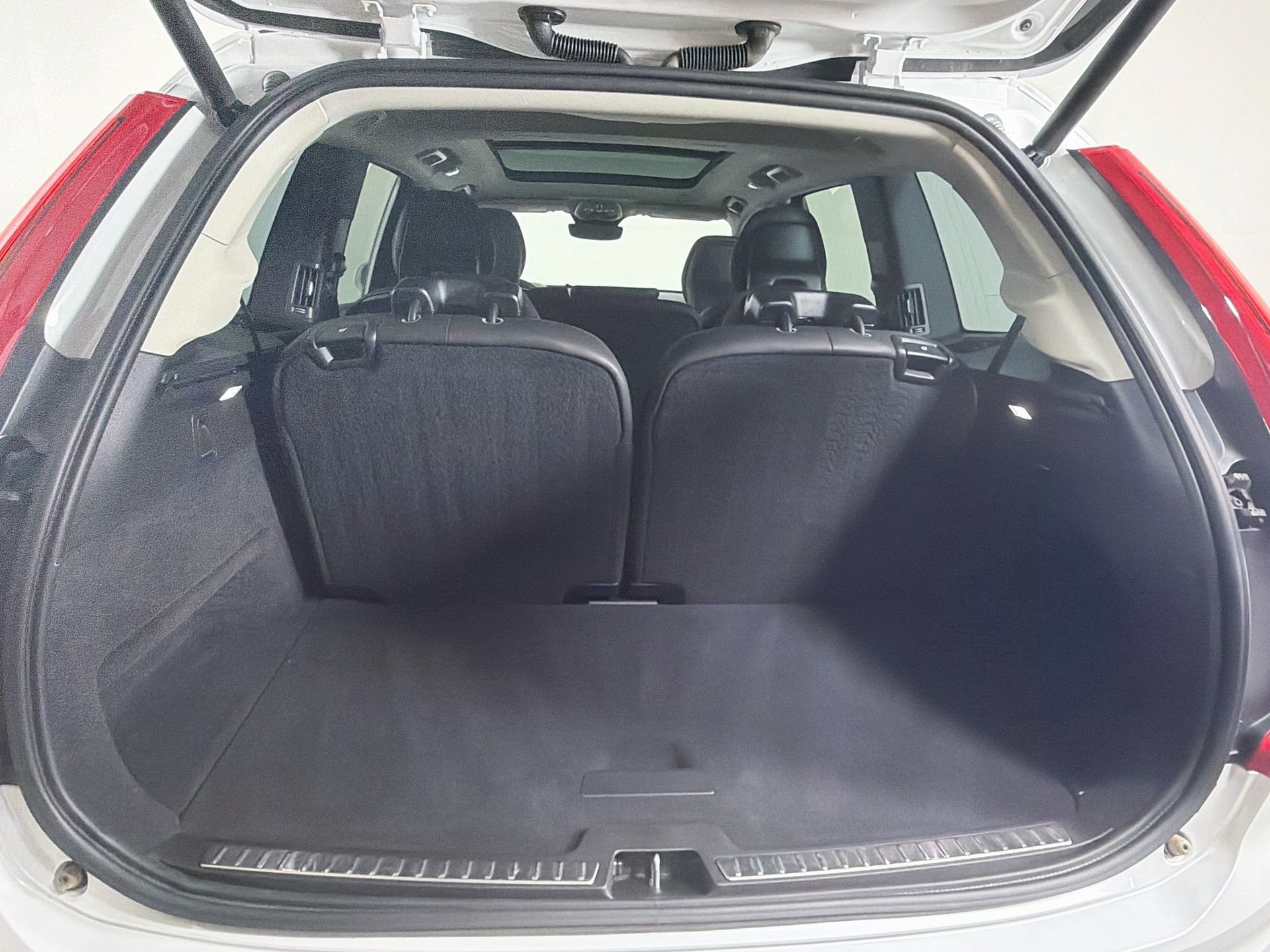 Used 2024 Volvo XC90 B5 Core AWD/4WD image 27