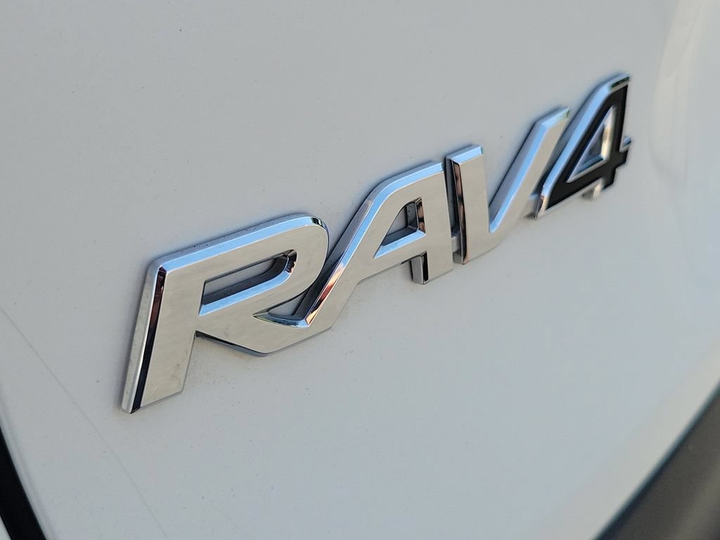 Used 2022 Toyota RAV4 XLE Premium FWD image 8