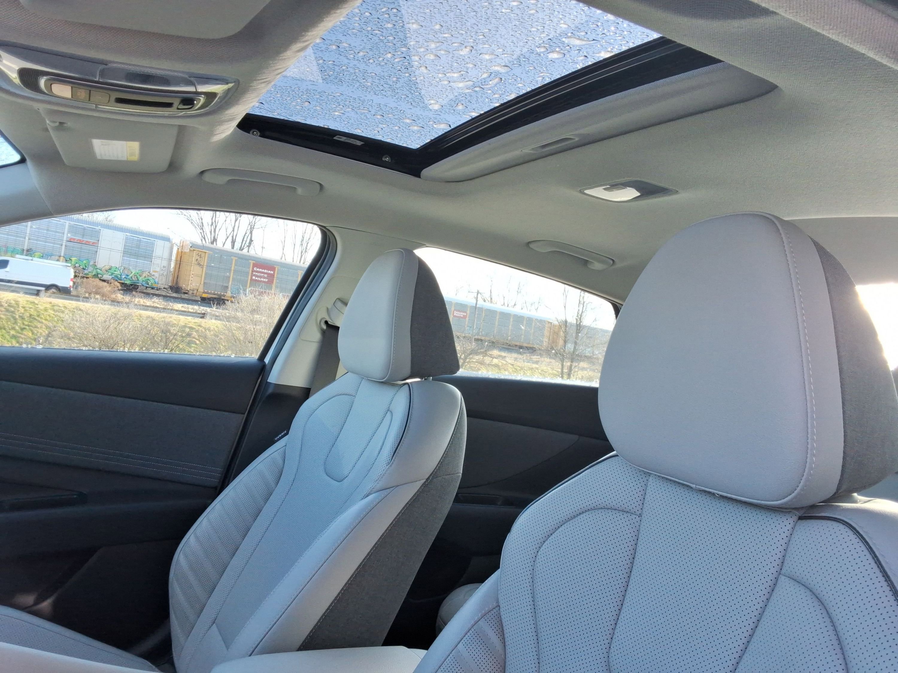 Used 2025 Hyundai Elantra Limited image 25