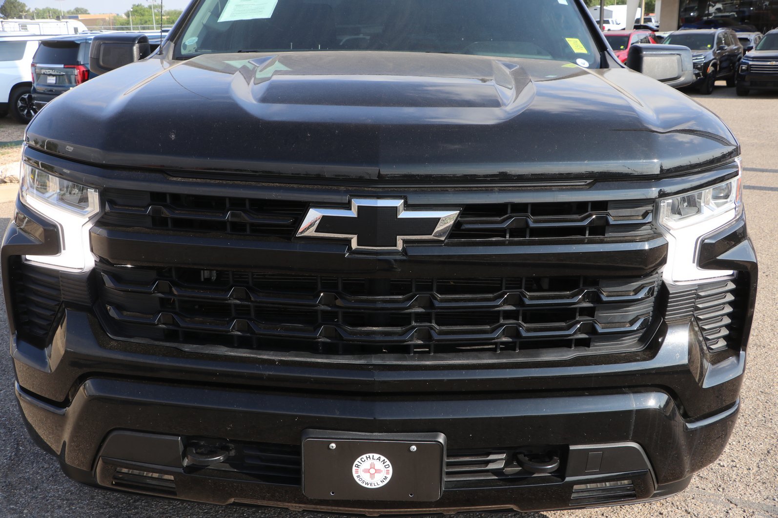 Used 2023 Chevrolet Silverado 1500 RST w/ Z71 Off-Road Package AWD/4WD image 2