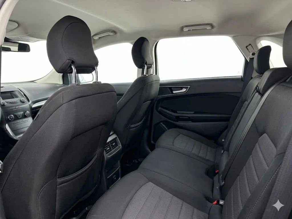 Used 2019 Ford Edge SE w/ Cargo Accessory Package image 4