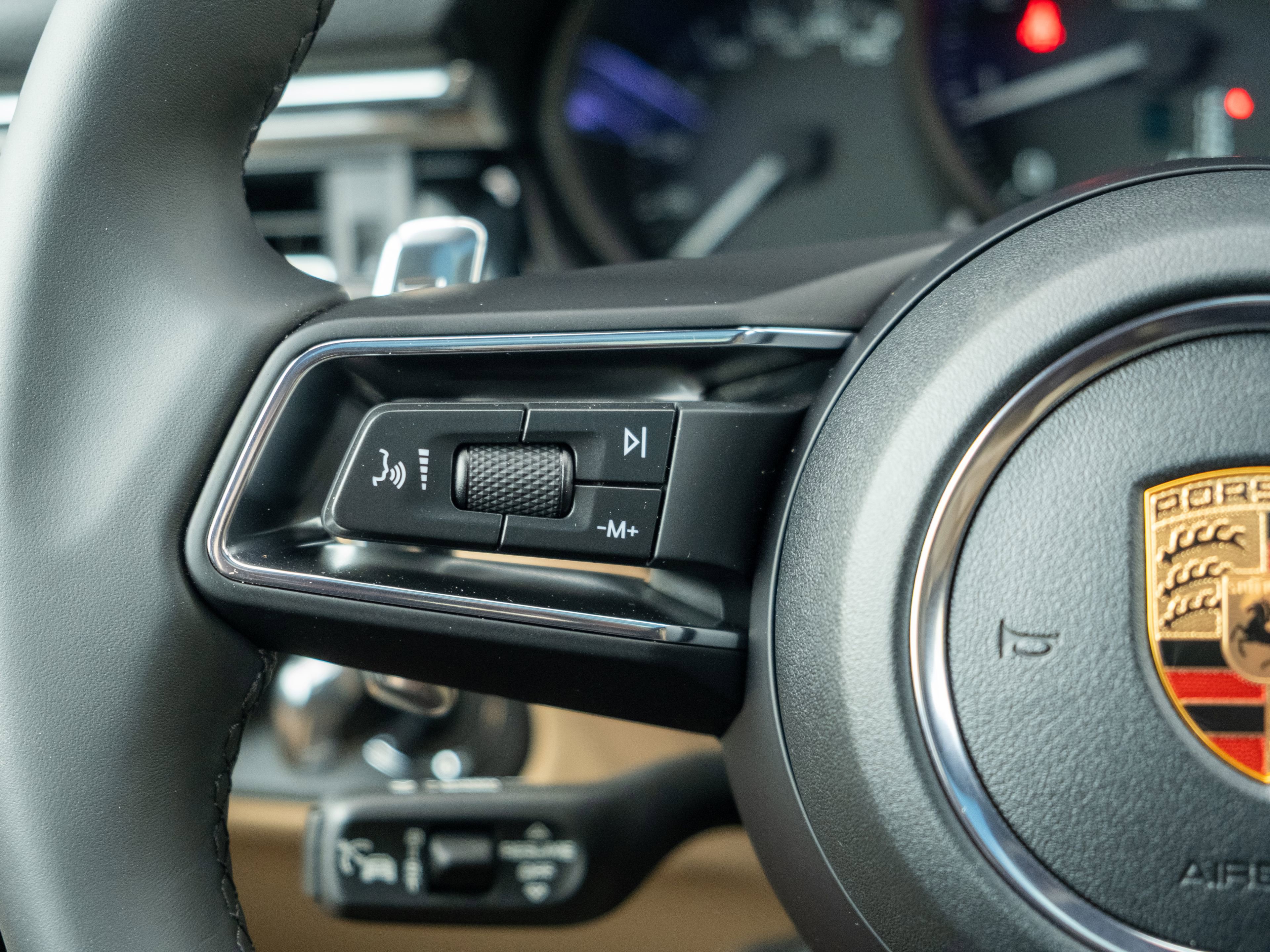 Certified 2026 Porsche Macan AWD/4WD image 25