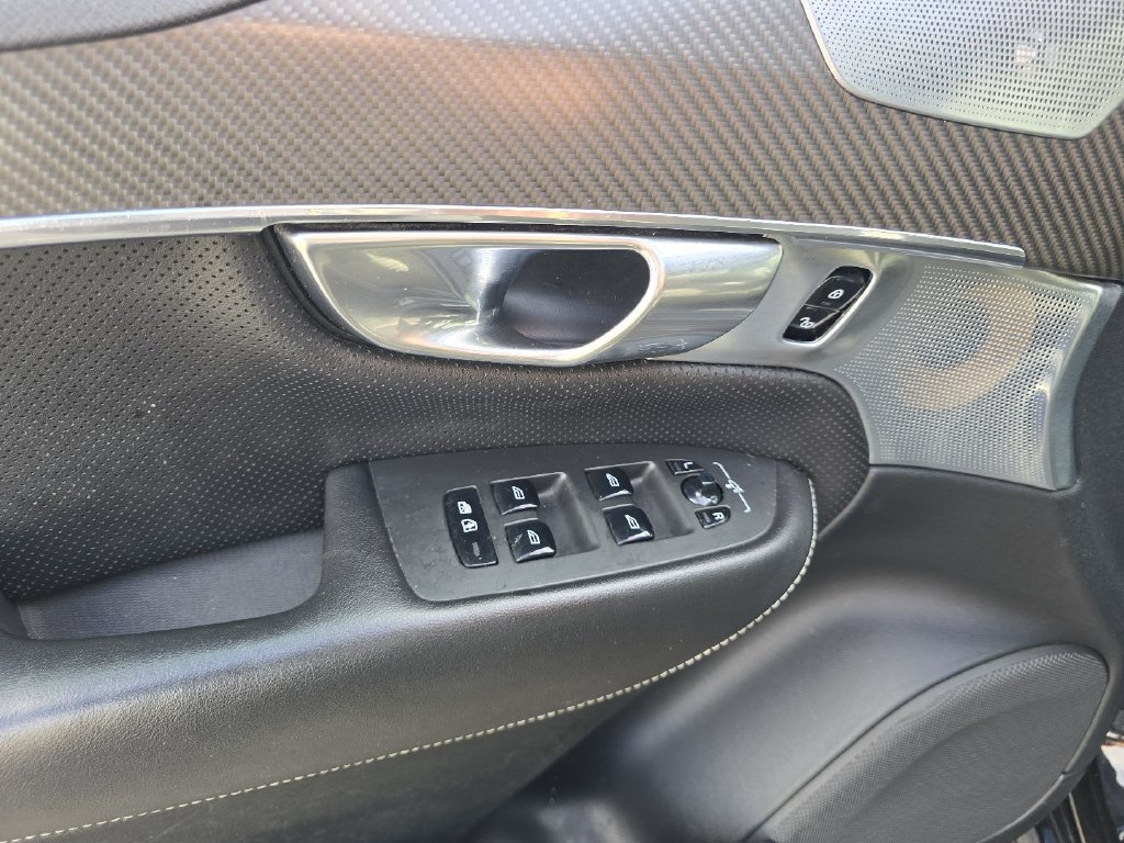 Used 2017 Volvo XC90 T6 R-Design w/ Vision Package AWD/4WD image 27
