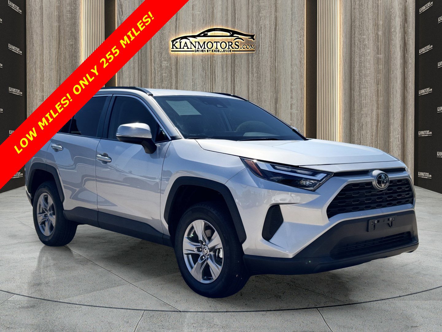 Used 2025 Toyota RAV4 XLE image 1