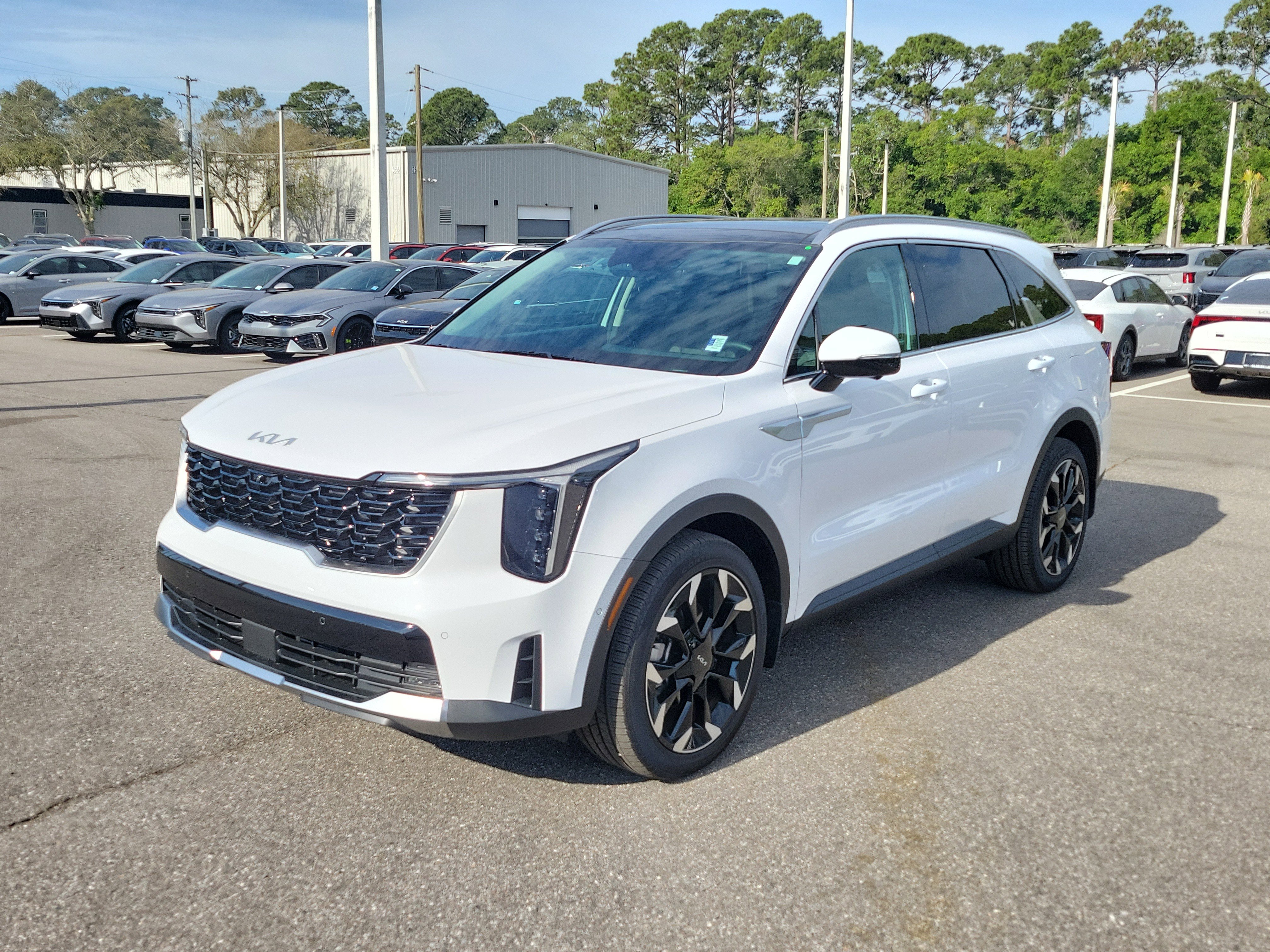 Used 2025 Kia Sorento SX image 3