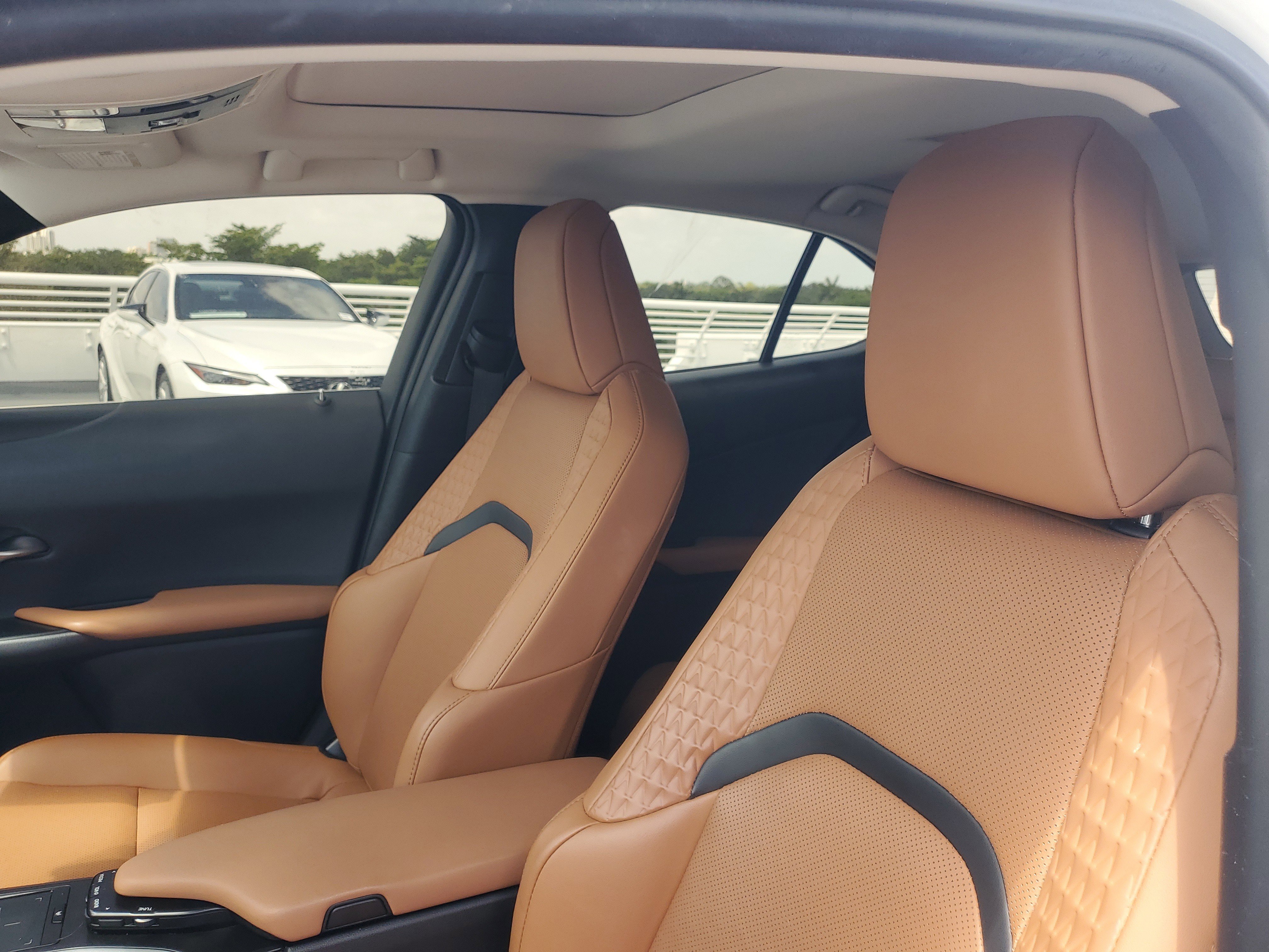 Used 2022 Lexus UX 200 w/ Premium Package FWD image 17