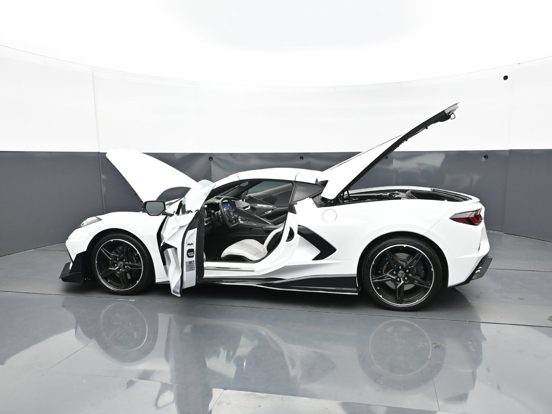 Used 2022 Chevrolet Corvette Stingray Coupe w/ Z51 Performance Package RWD image 34