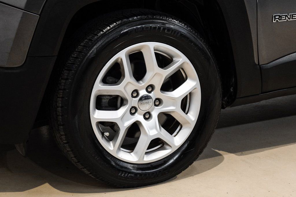 Used 2018 Jeep Renegade Latitude FWD image 57