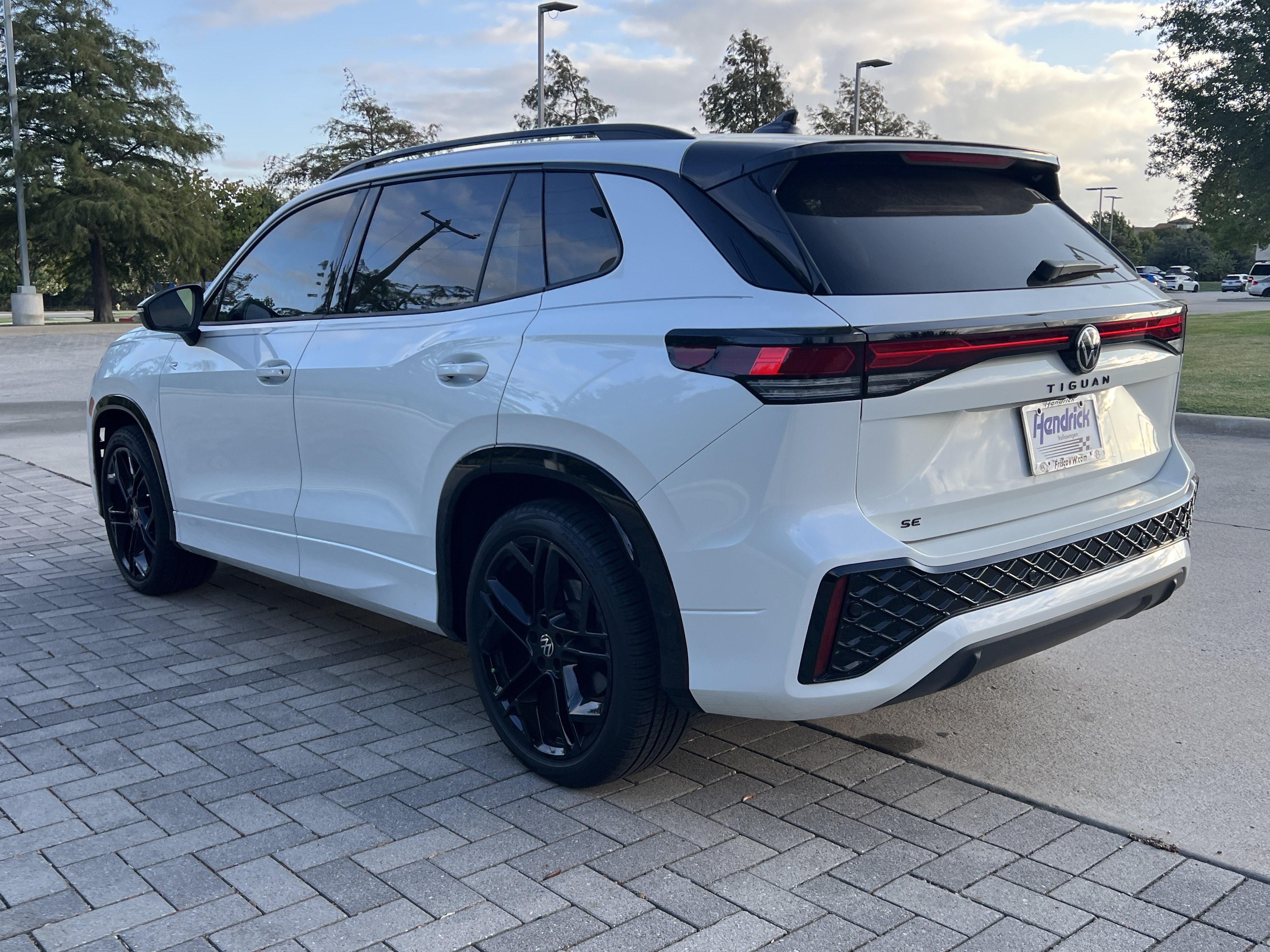 Certified 2026 Volkswagen Tiguan SE R-Line FWD image 7