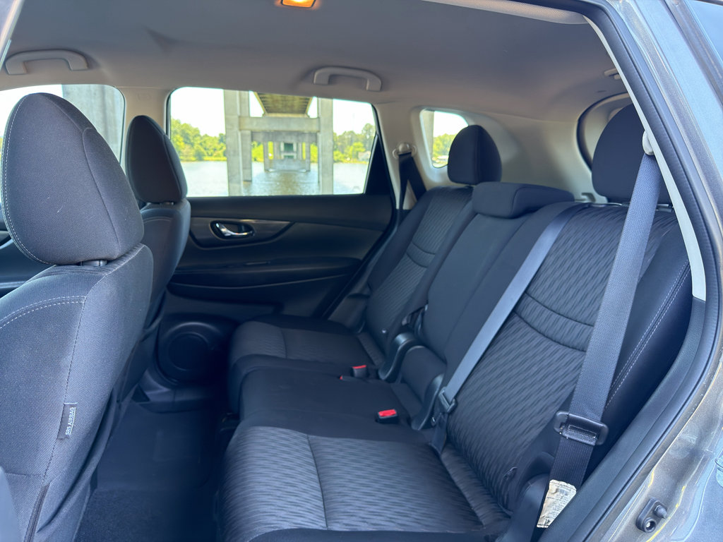 Used 2017 Nissan Rogue SV w/ Midnight Edition FWD image 14