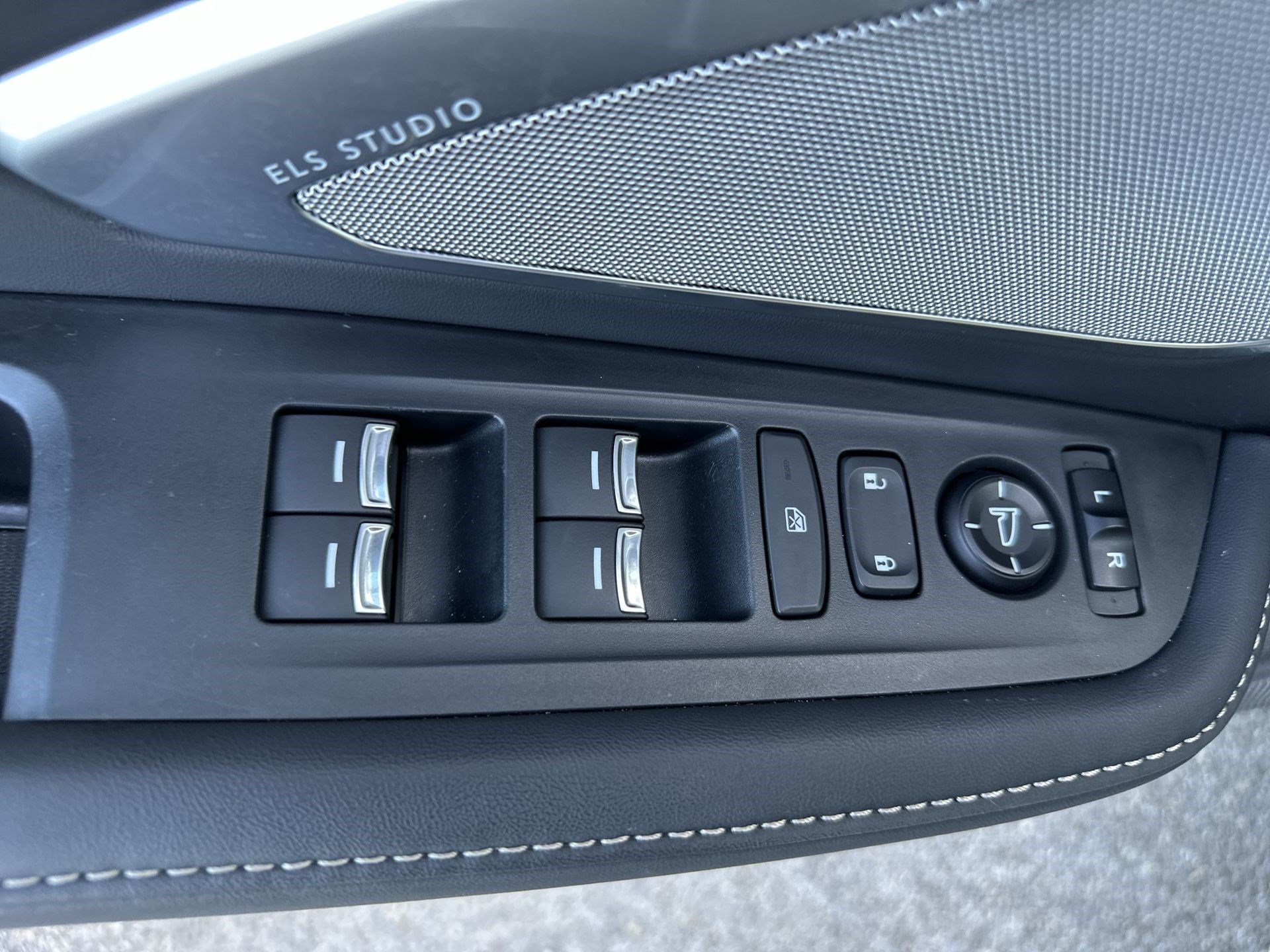 Used 2025 Acura RDX SH-AWD w/ Technology Package image 15