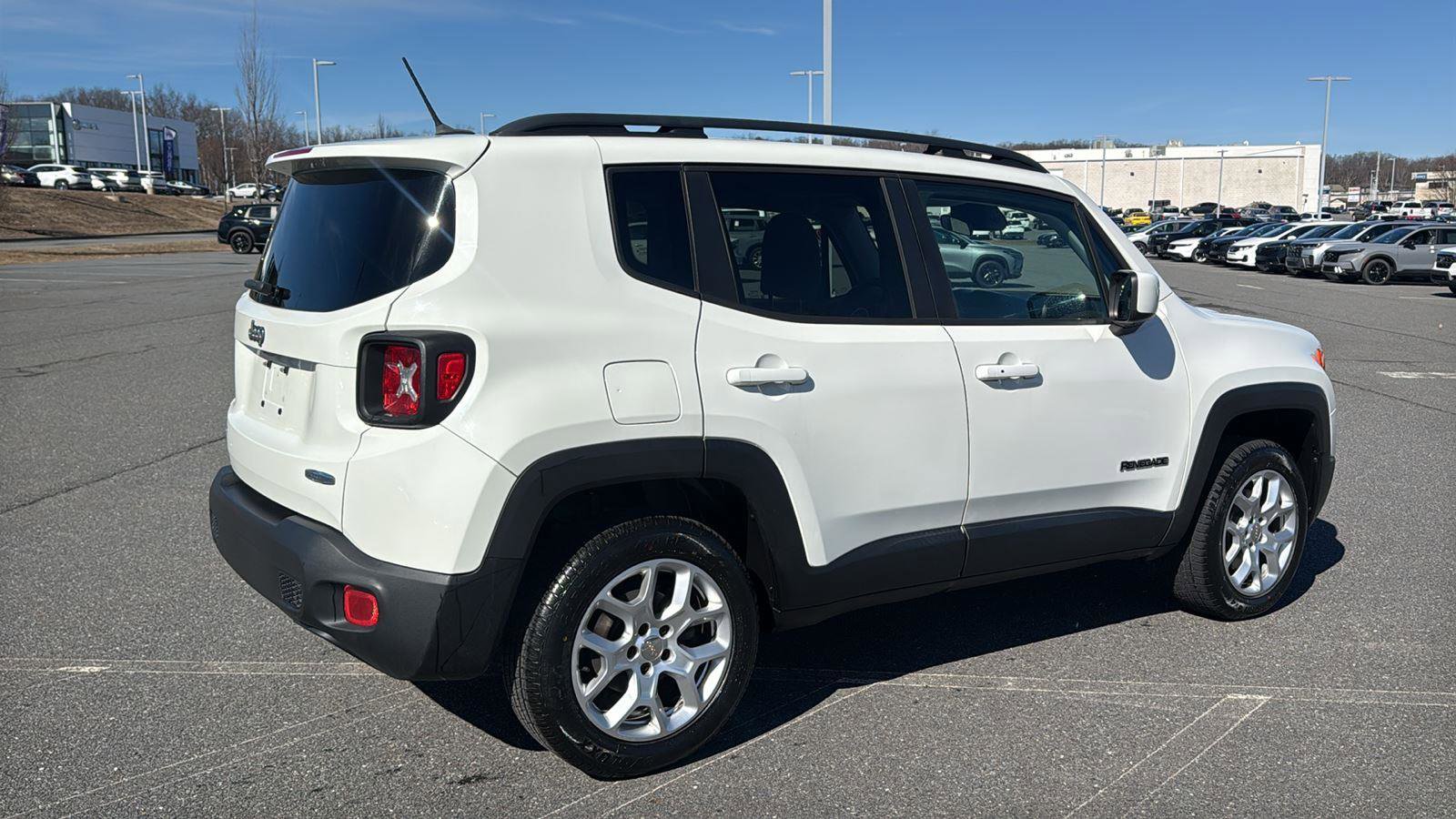 Used 2015 Jeep Renegade Latitude w/ Cold Weather Group image 6