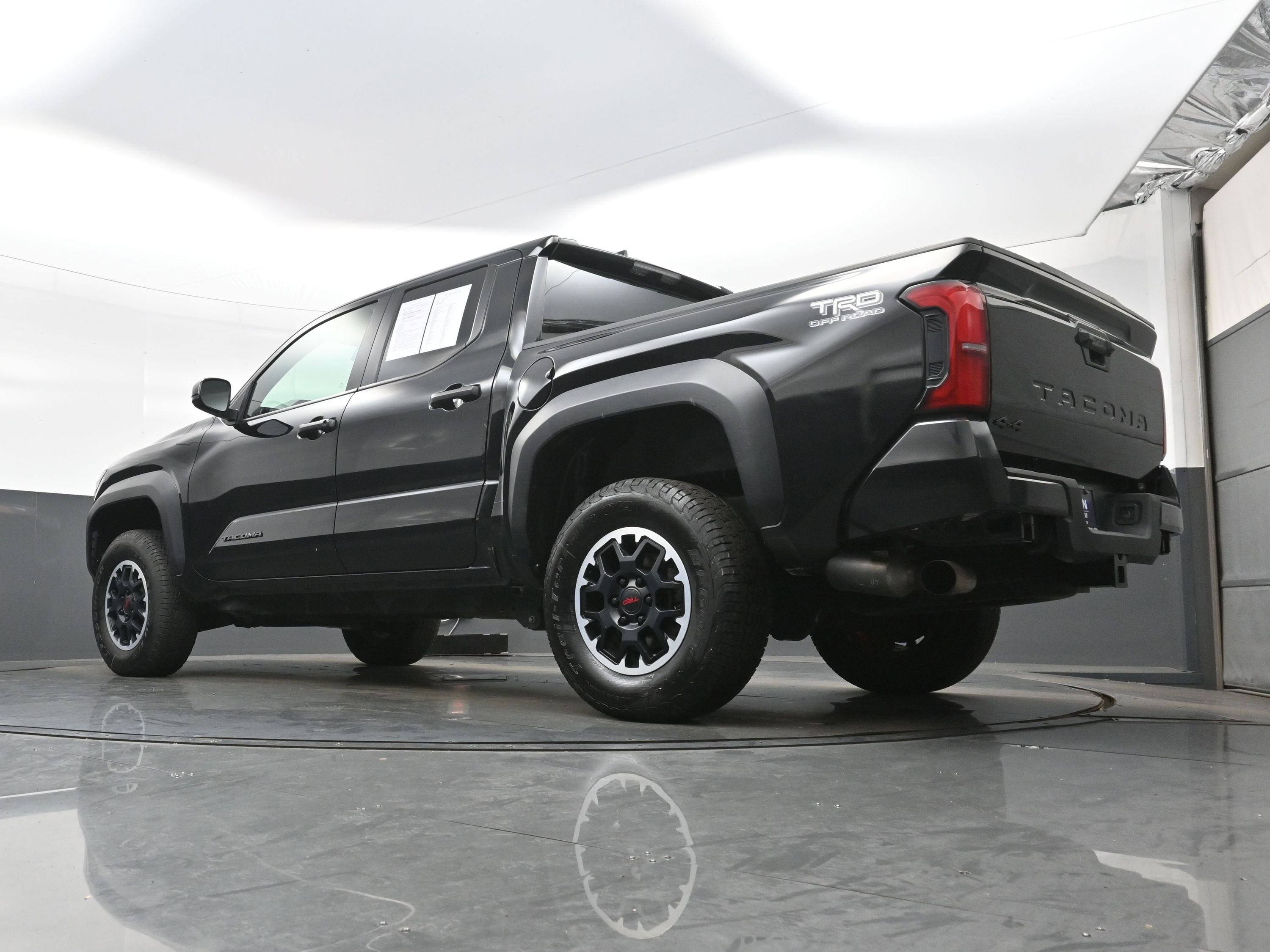 Used 2024 Toyota Tacoma TRD Off-Road AWD/4WD image 28