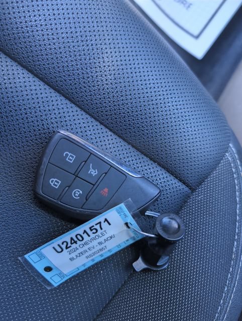 Used 2024 Chevrolet Blazer EV LT AWD/4WD image 26