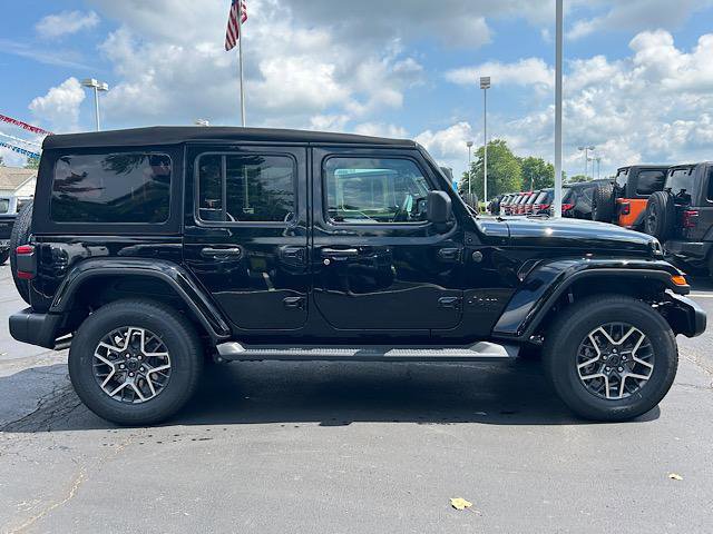 Used 2025 Jeep Wrangler Unlimited Sahara AWD/4WD image 2