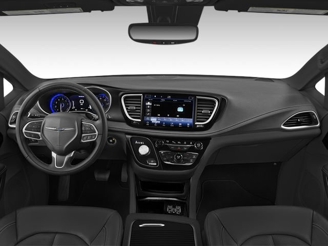 Used 2025 Chrysler Pacifica Limited FWD image 3