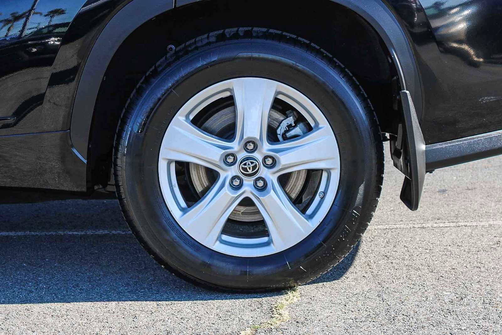 Used 2023 Toyota Highlander L FWD image 10