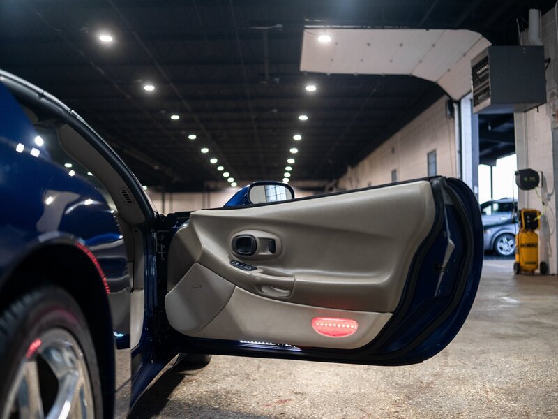 Used 2004 Chevrolet Corvette Coupe w/ Preferred Equipment Group RWD image 35