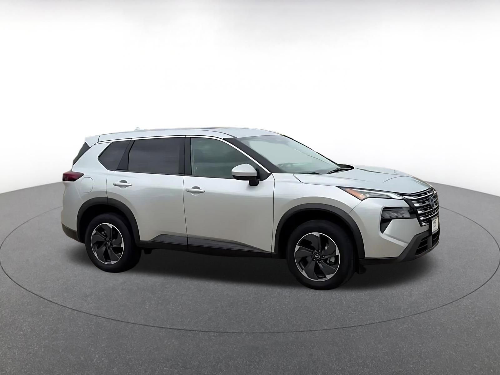 Used 2025 Nissan Rogue SV FWD image 2