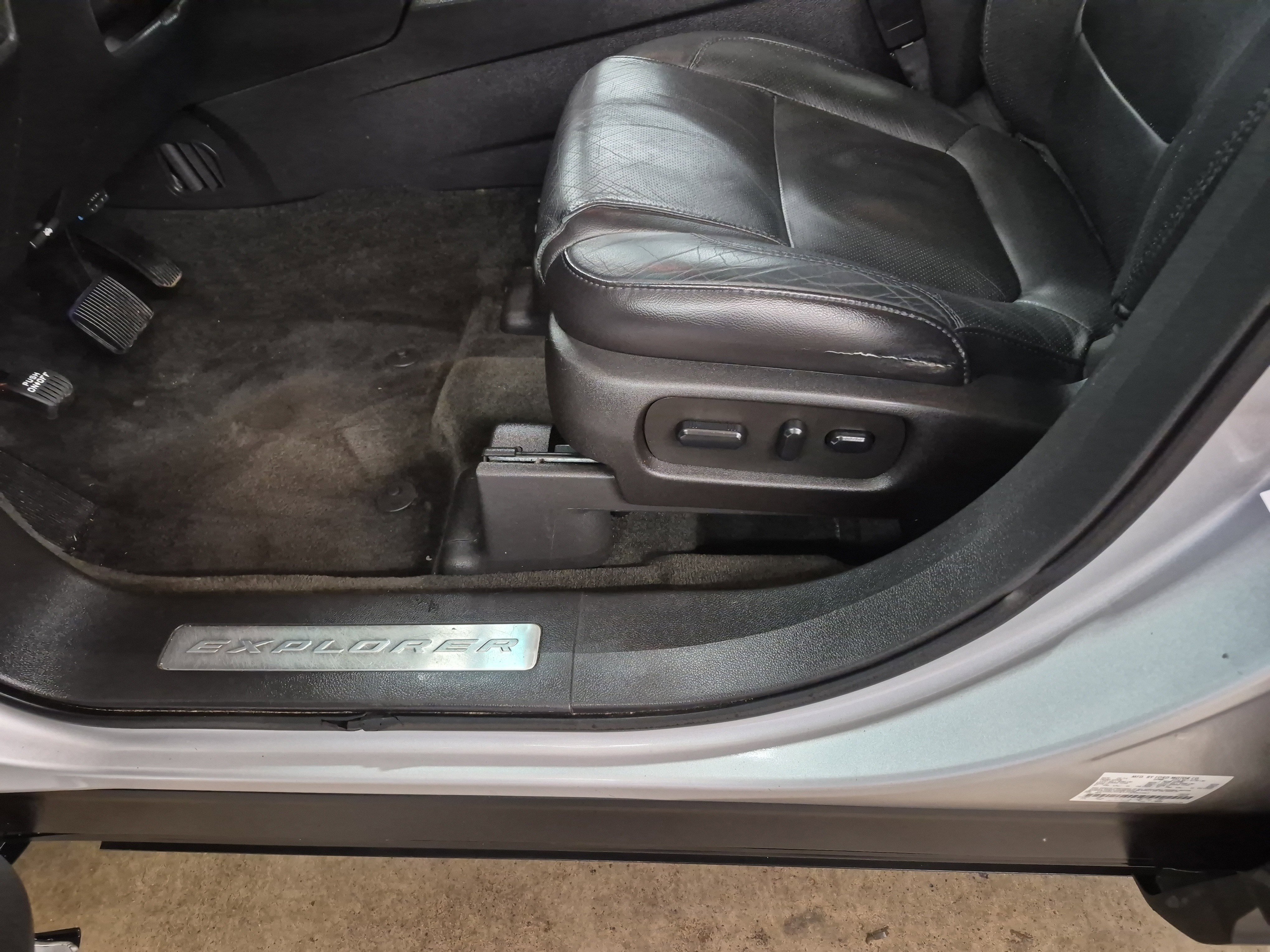 Used 2015 Ford Explorer Limited w/ Equipment Group 301A FWD image 11
