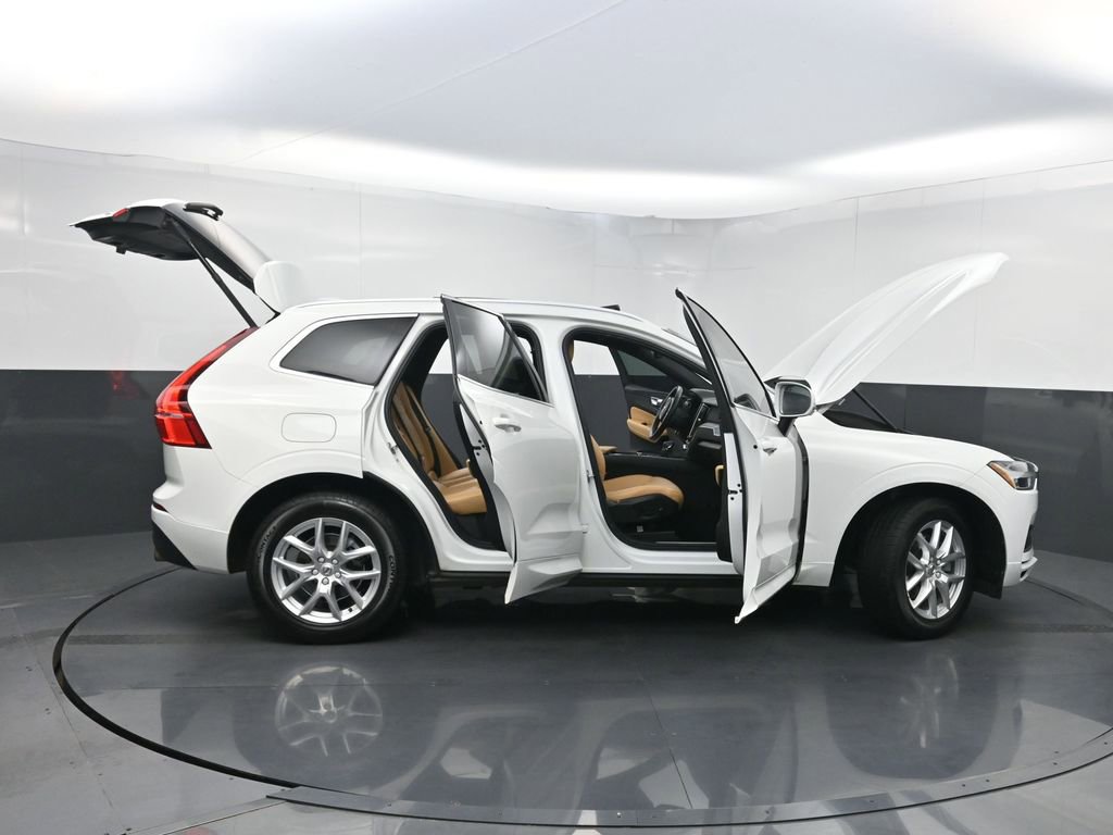 Used 2020 Volvo XC60 T5 Momentum image 33