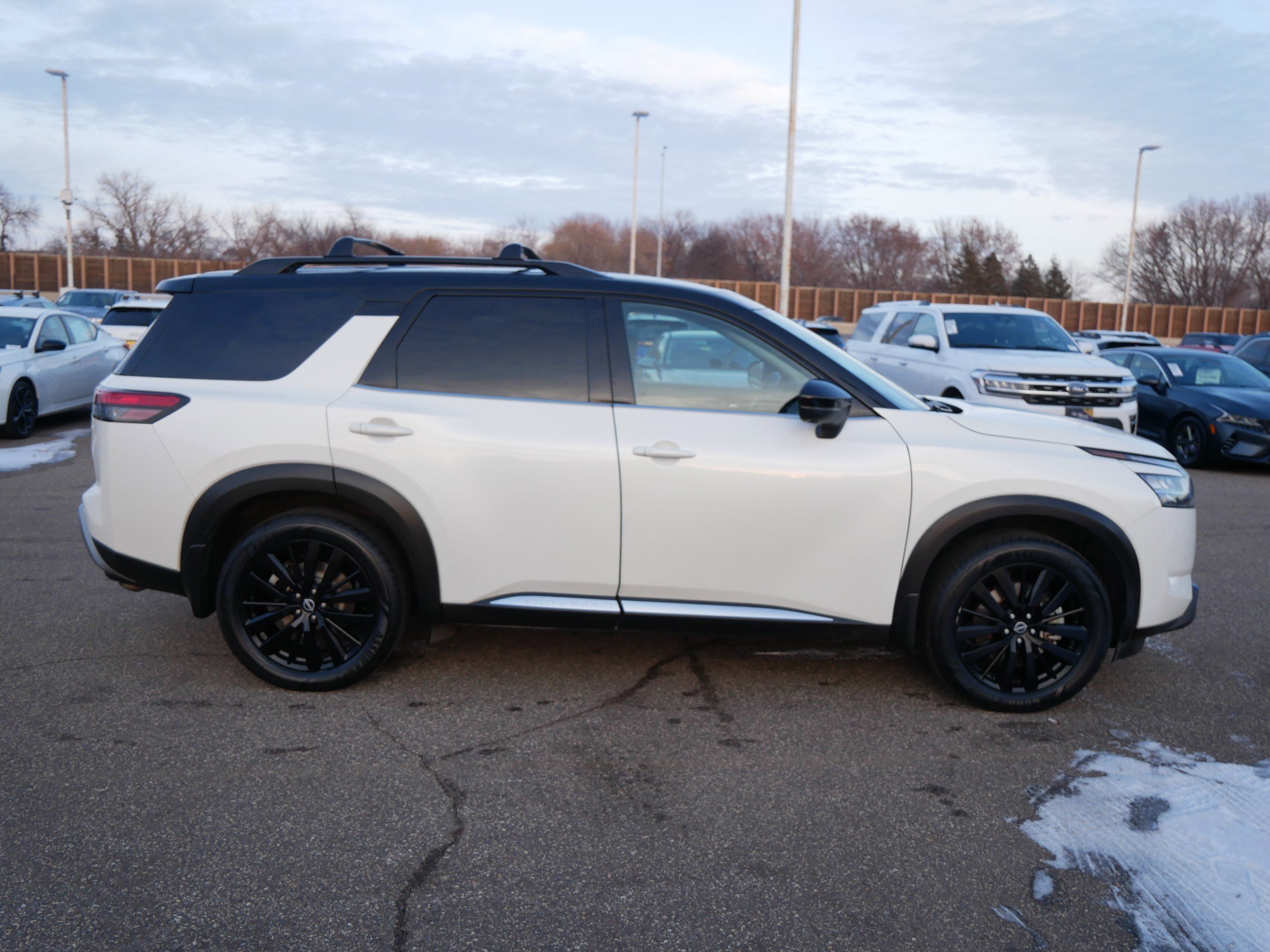 Used 2023 Nissan Pathfinder Platinum image 8