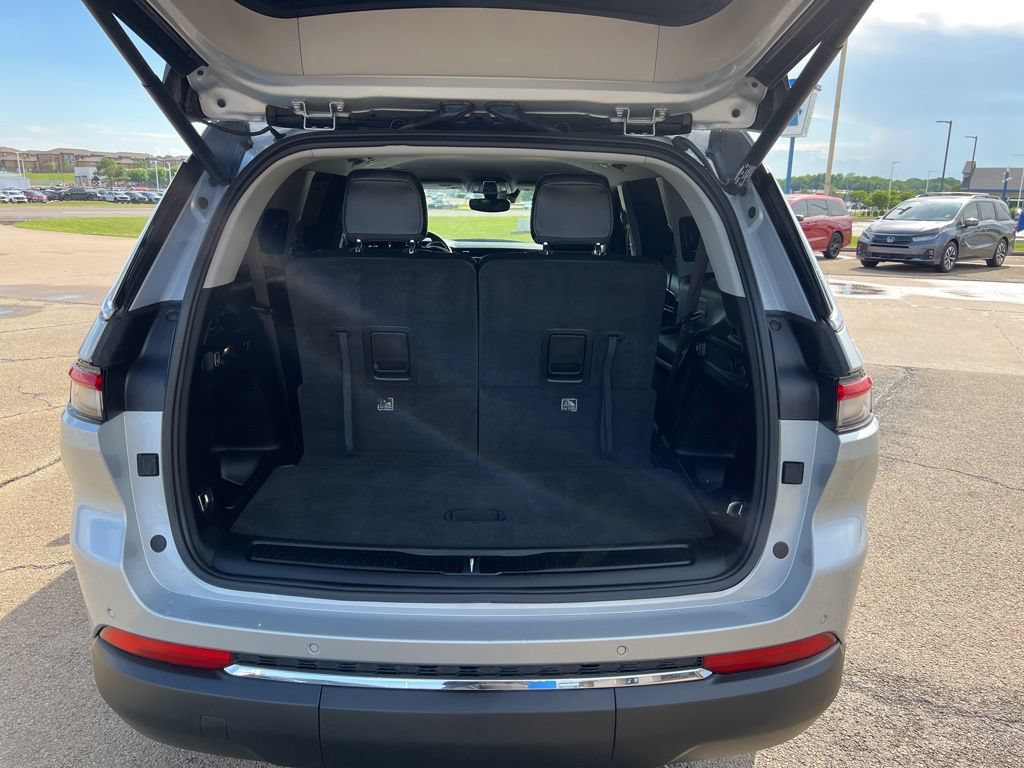 Used 2023 Jeep Grand Cherokee L Limited AWD/4WD image 13