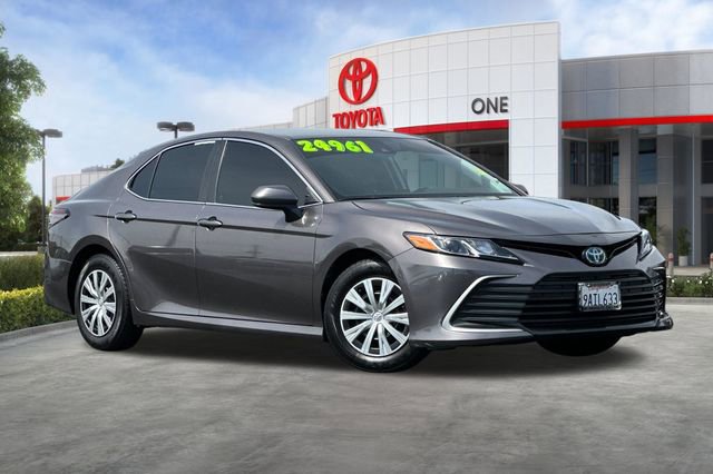 Used 2022 Toyota Camry LE FWD image 2