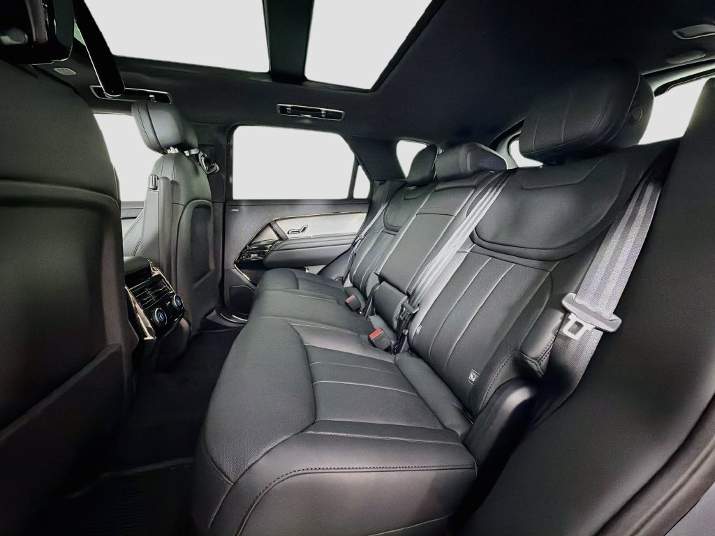 New 2027 Land Rover Range Rover Sport SE AWD/4WD image 35