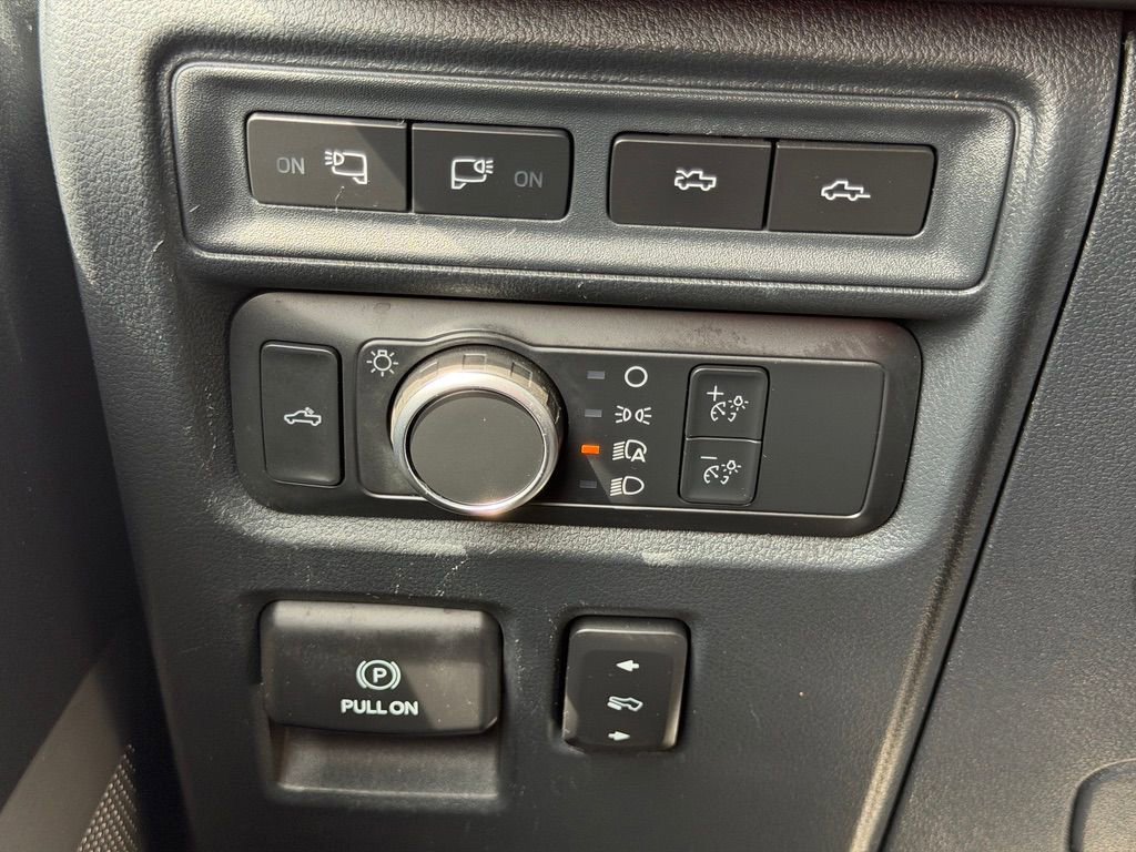 Used 2023 Ford F150 Lightning Platinum AWD/4WD image 40