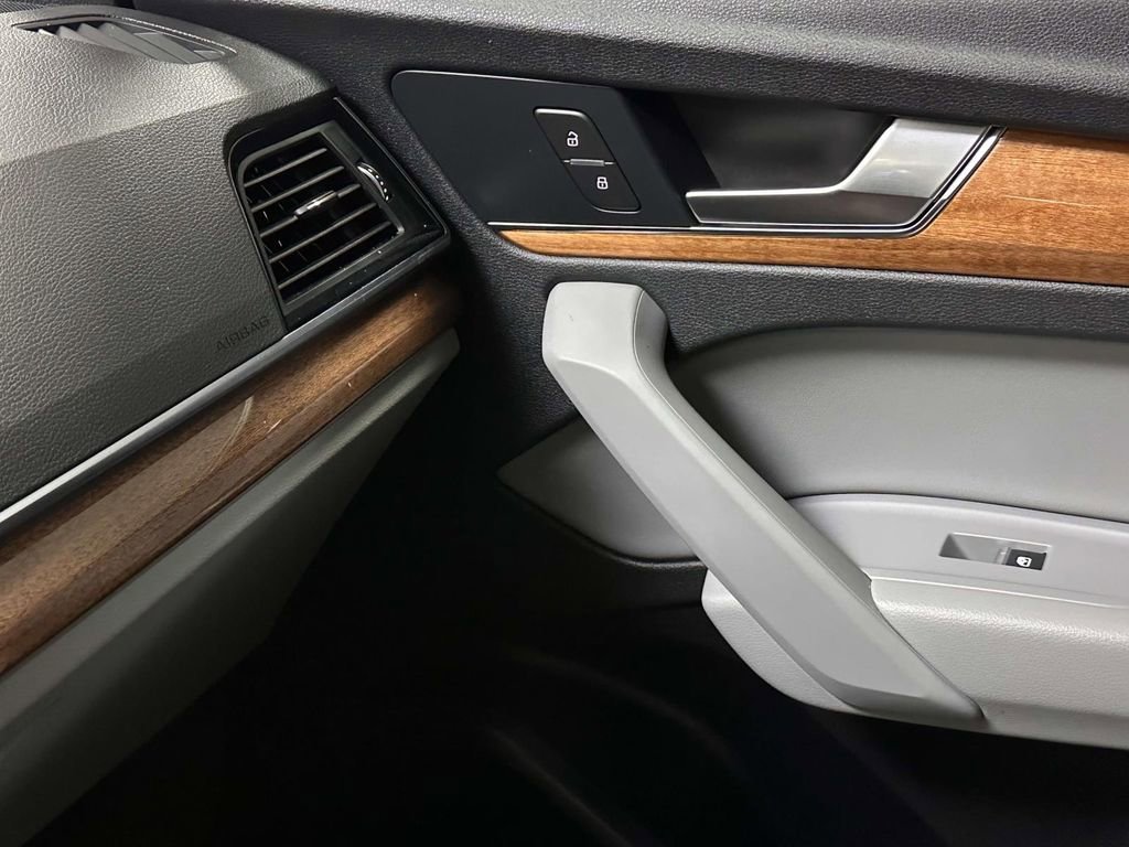 Used 2023 Audi Q5 2.0T Premium w/ Convenience Package image 27