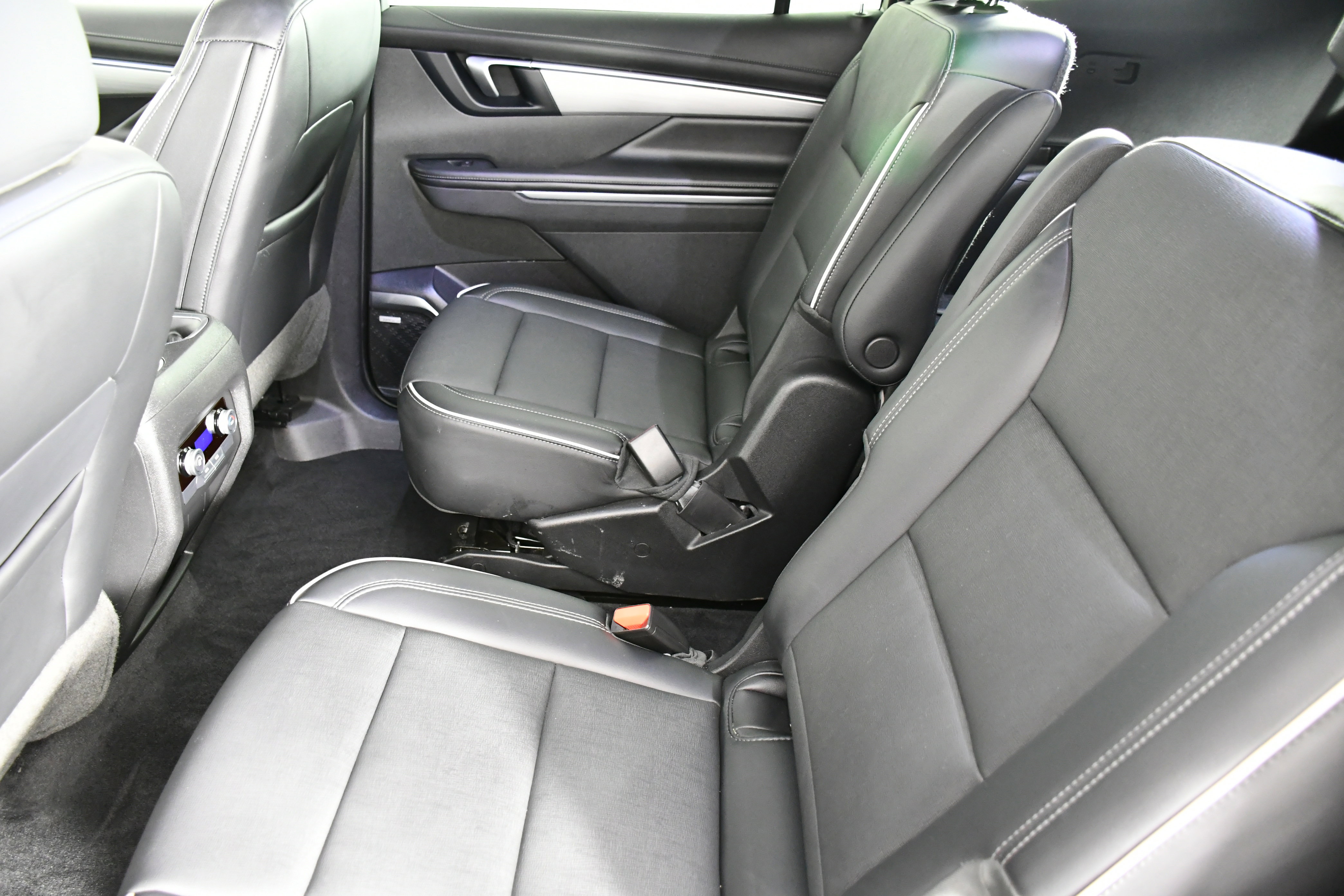 Used 2025 Buick Enclave Preferred image 47