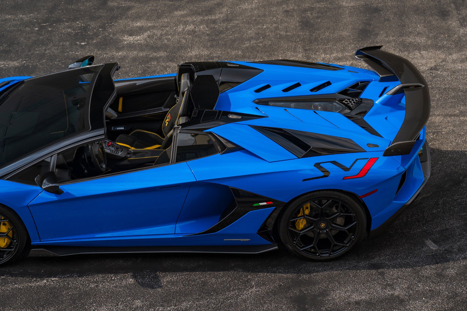 Used 2021 Lamborghini Aventador SVJ AWD/4WD image 6