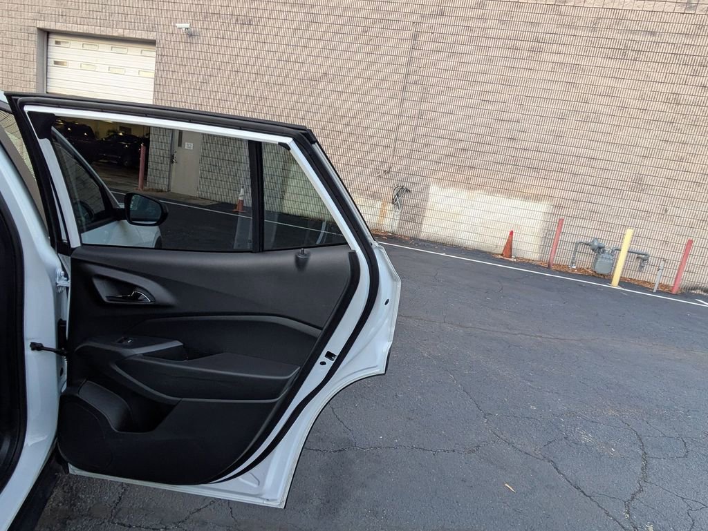 Used 2025 Chevrolet Trax LS image 25