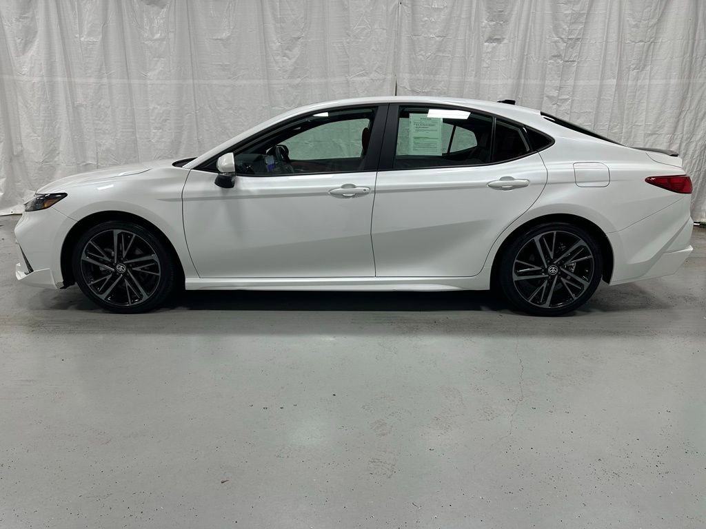 Used 2025 Toyota Camry XSE FWD image 4