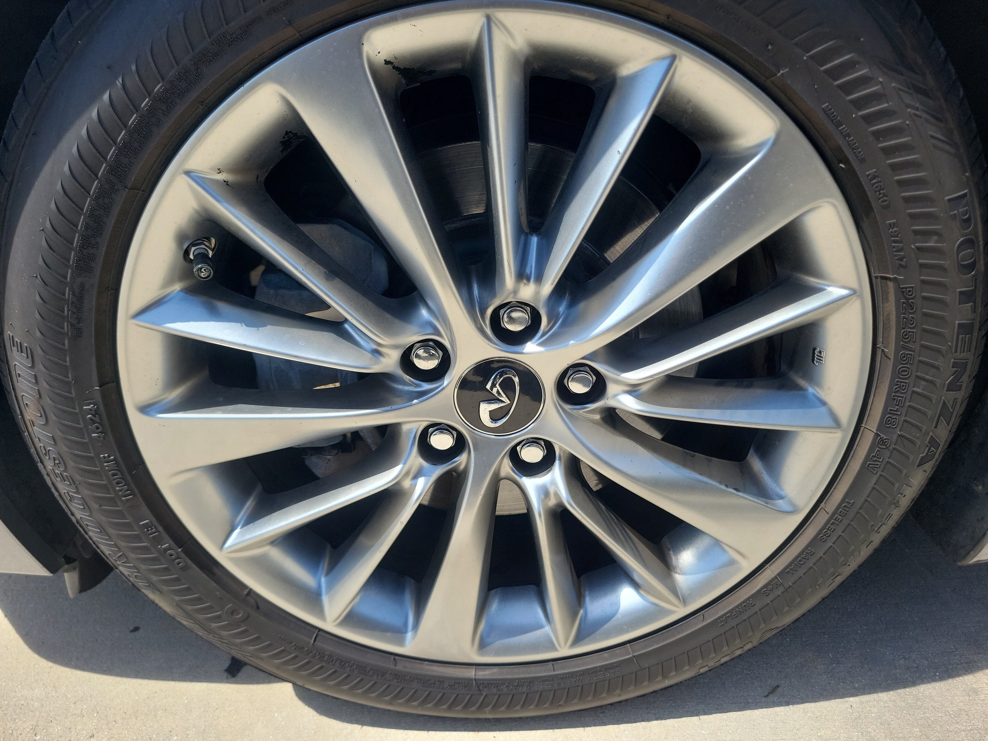 Used 2019 INFINITI Q50 Luxe w/ Essential Package (3.0T Luxe) RWD image 4