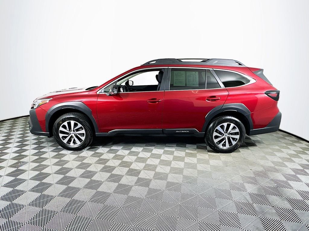 Used 2025 Subaru Outback Premium image 4