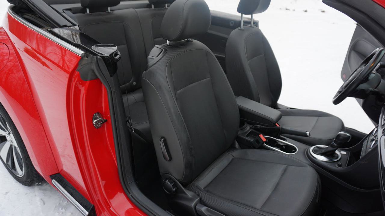 Used 2013 Volkswagen Beetle 2.0T image 22