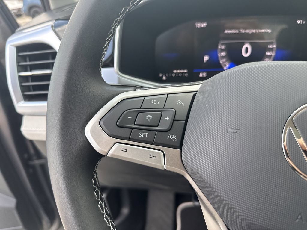 New 2026 Volkswagen Taos SE FWD image 16