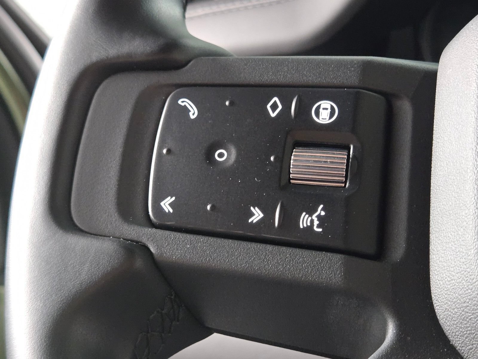 Used 2026 Land Rover Defender 110 X-Dynamic SE AWD/4WD image 26