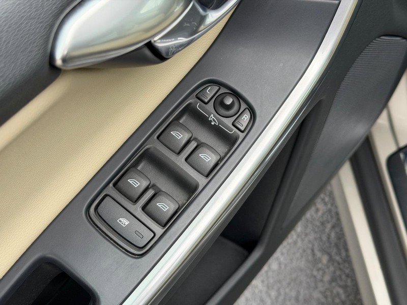 Used 2016 Volvo XC60 T5 Premier w/ Proximity Package image 16