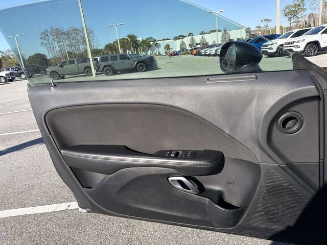 Used 2017 Dodge Challenger SXT image 18