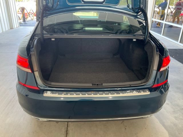 Used 2022 Volkswagen Passat 2.0T SE FWD image 19