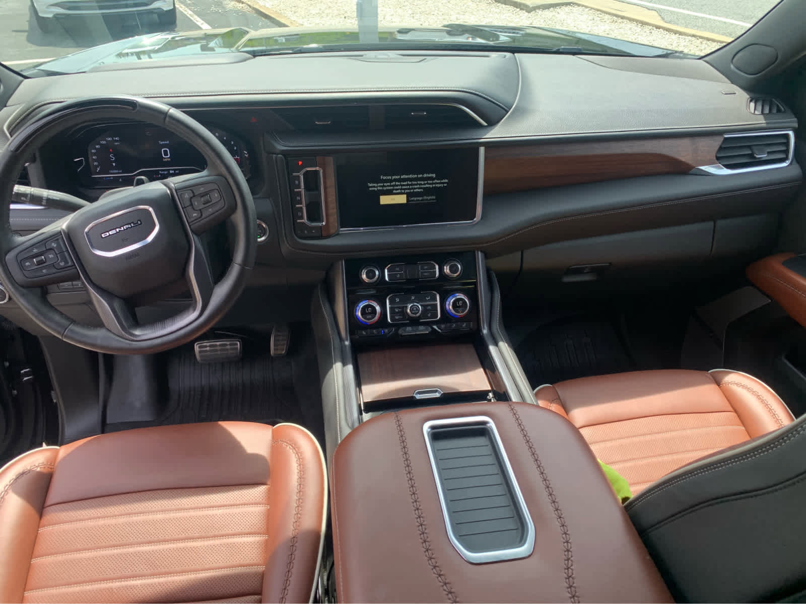 Used 2024 GMC Yukon Denali Ultimate AWD/4WD image 11