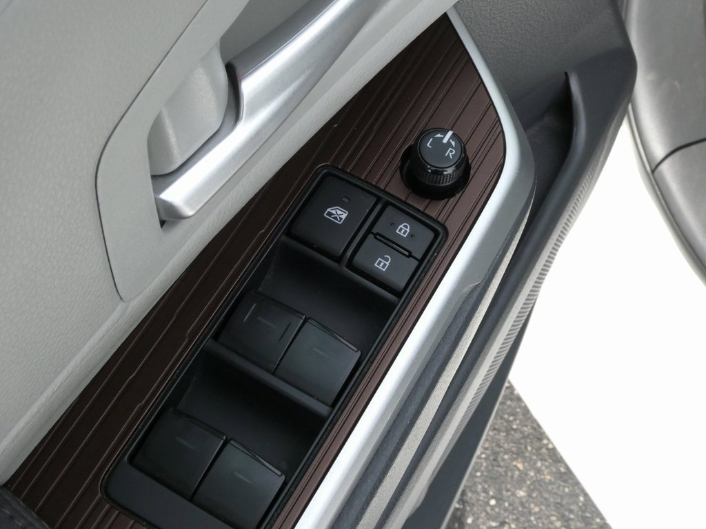 Used 2023 Toyota Sienna XLE image 27