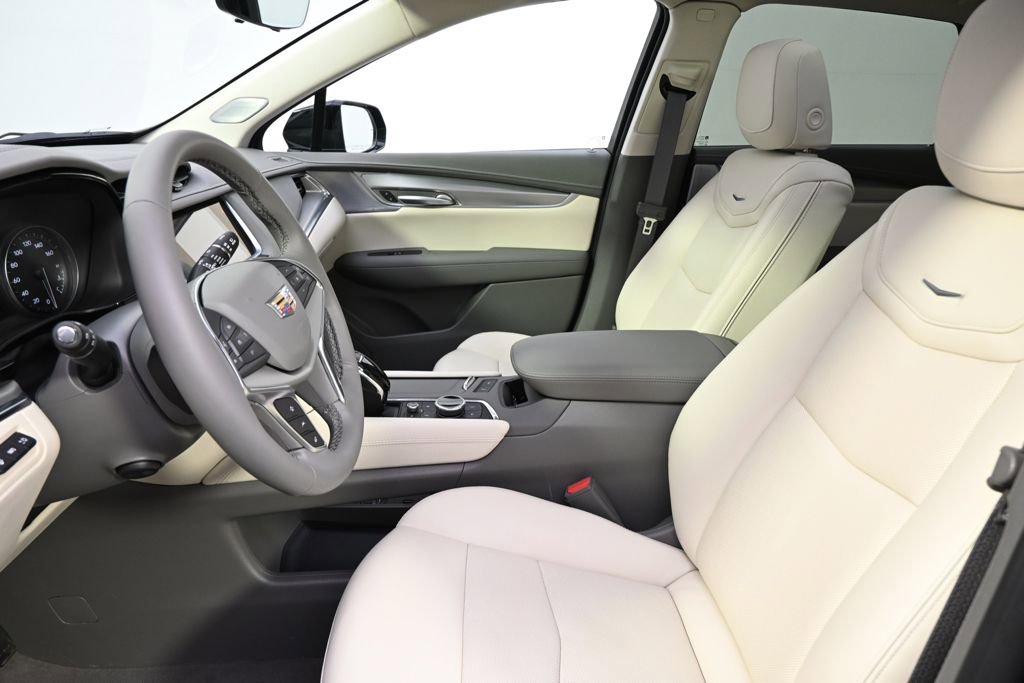 New 2025 Cadillac XT5 Premium Luxury w/ Technology Package AWD/4WD image 13