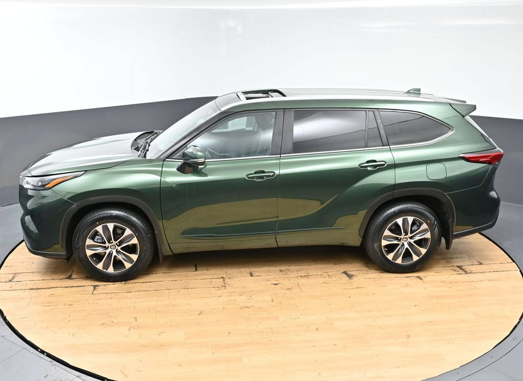 Used 2023 Toyota Highlander XLE AWD/4WD image 50